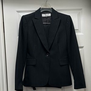 Tahari Arthur S. Levine pantsuit